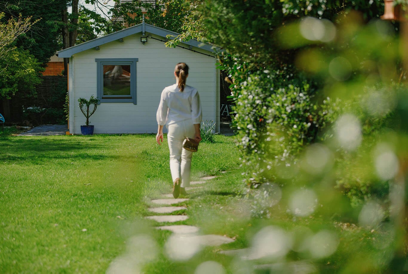 The Meraki Cabin - walking through garden